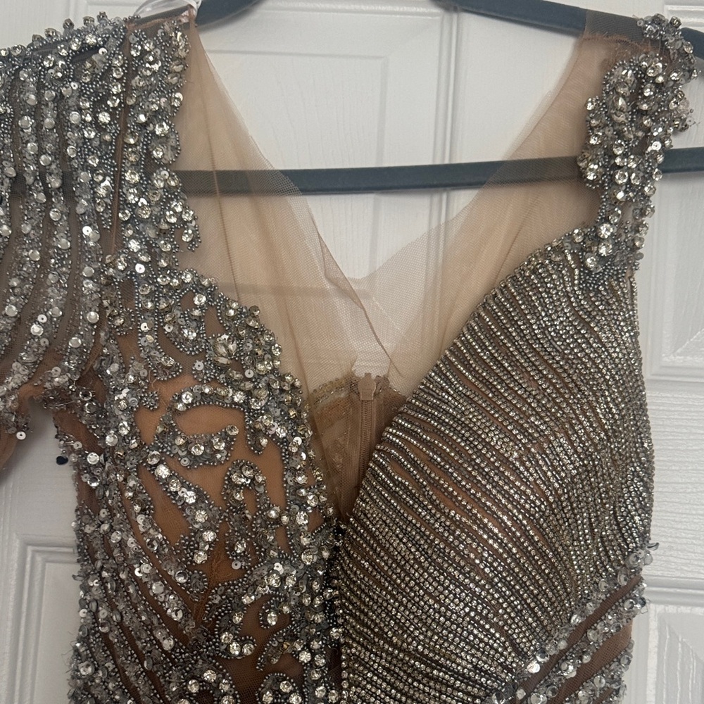 One-Shoulder Sequined Evening Gown in Rose Gold and Silver - Picture 4 of 5